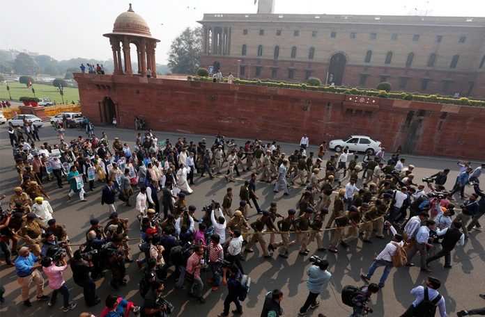Parliamentarians and leaders from various political parties march towards Rashtrapati Bhavan against the government’s demonetization move. Photo: UNI Parliamentarians and leaders from various political parties march towards Rashtrapati Bhavan against the government’s demonetization move. Photo: UNI