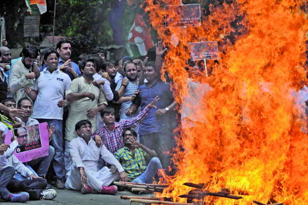 Congress activists protesting against the Vyapam scam at Jantar Mantar, New Delhi. Photo: UNI