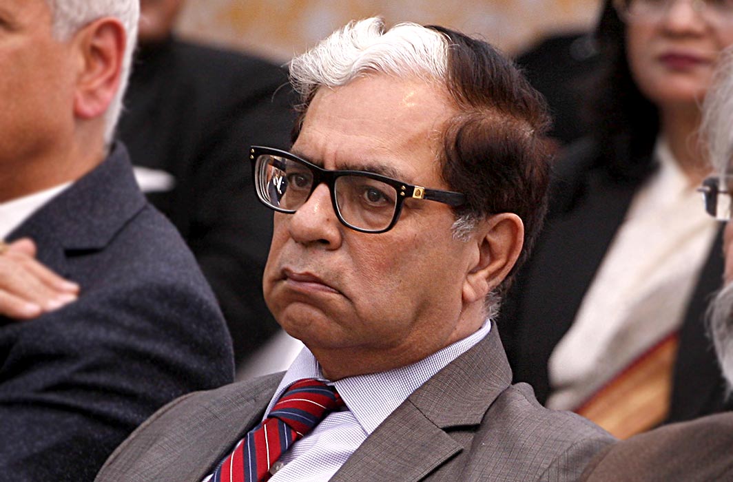 Justice AK Sikri breaks down in Supreme Court as lawyers bid him farewell -  India Legal