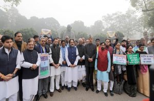 MPs of all opposition parties wearing black band holding a demonstration in front of the Gandhi statue at Parliament house in protest against the demonetisation. Photo: UNI