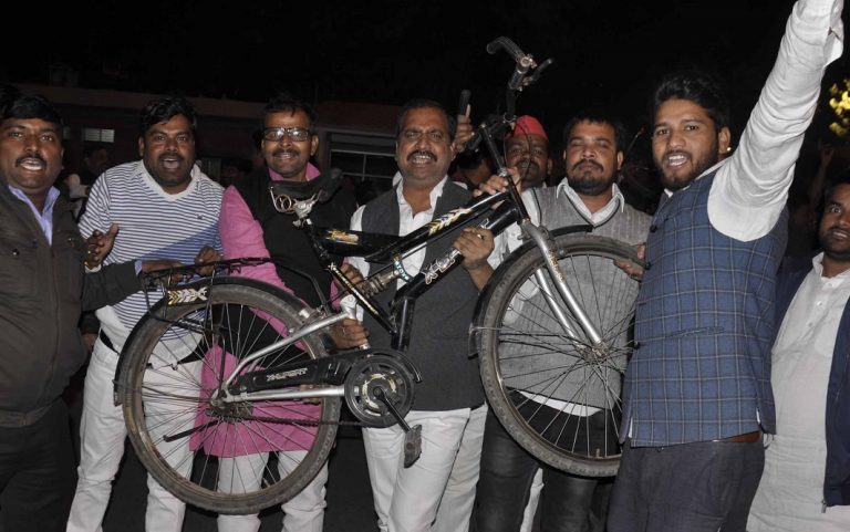 Akhilesh Group Gets Thumbs-Up; Rides Bicycle 