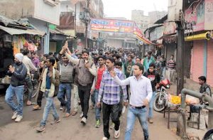 People protesting against the transfer of SP Navneet Bhasin in Bhind