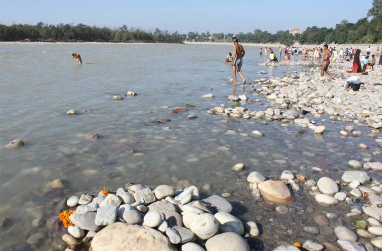 Ganga, Yamuna are not living entities, clarifies SC