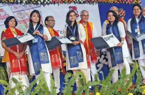 Gujarat Governor OP Kohli (centre) with students at a university during an academic conclave in Ahmedabad. Photo: UNI
