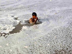 Polluted River Ganga; Photo: UNI
