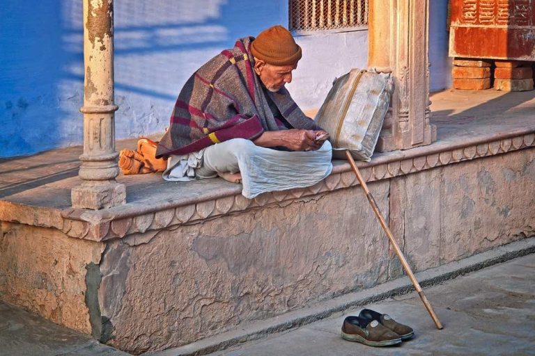 SC orders govt to look into miserable state of aged people