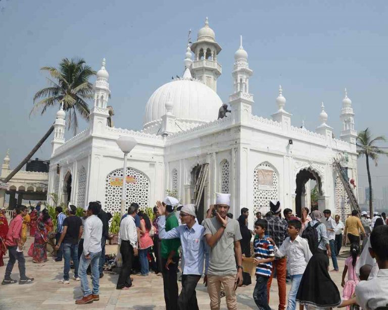 SC gives final two-week time for removal of encroachers from Haji Ali Dargah