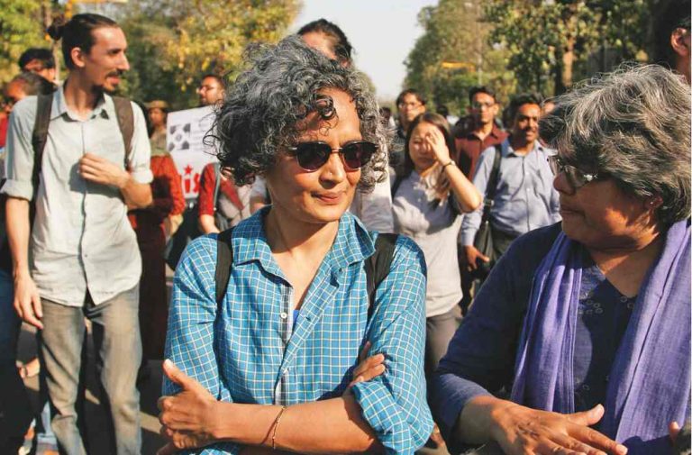 SC stays criminal contempt proceedings against Arundhati Roy