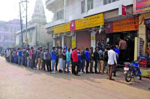 Long queue outside banks when the demonetisation move was announced. Photo: UNI