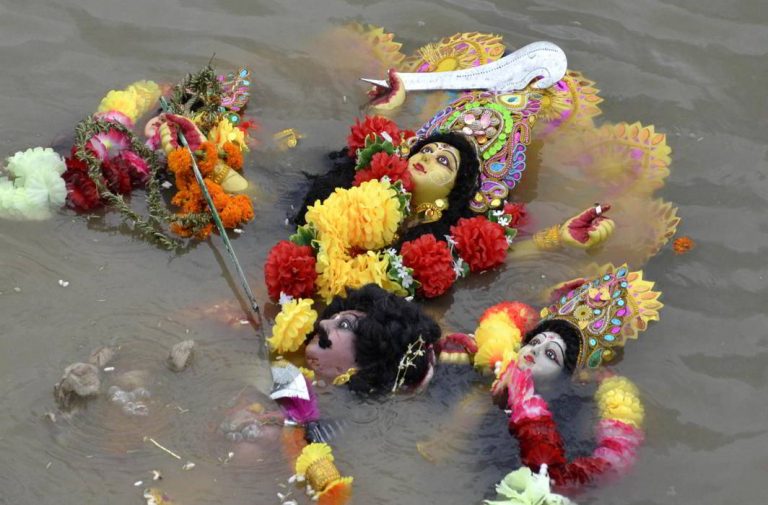 Calcutta HC revokes WB govt order on Durga Puja immersion