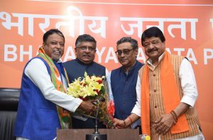 Former TMC MP Mukul Roy meeting BJP leaders after joining BJP in New Delhi (file picture). Photo:UNI