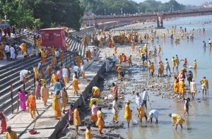 People cleaning river Ganga at Har ki Pauri, Haridwar. Photo: UNI