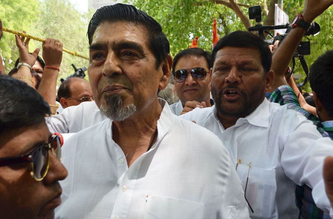 Congress leader Jagdish Tytler being taken into police custody during Loktantra Bachao March of Congress party, in New Delhi (file picture). Photo: UNI