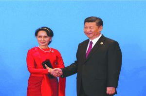 Myanmar State Counsellor Aung San Suu Kyi and Chinese Premier Xi Jinping (R) in Beijing. Photo:UNI