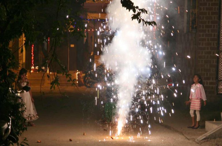 Complete ban on firecrackers: SC seeks report from CPCB