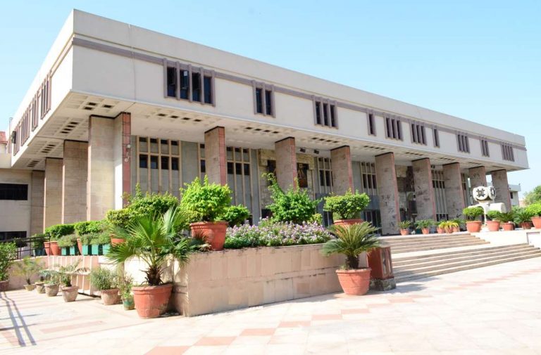 Delhi HC issues notice to Delhi govt over poor management of school