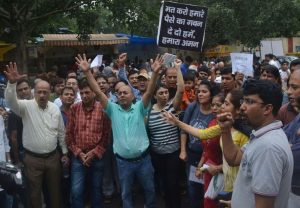 Flat buyers under the banner of Jaypee Aman Owners Welfare Association shouting slogans during a demonstration demanding for a judicial probe for delay in allotment of their pre-booked flats in New (file picture).Photo: UNI