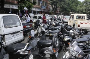 Parking is now a messy affair in Chandigarh, sans any discipline/Photo Courtesy: hellotricity.in