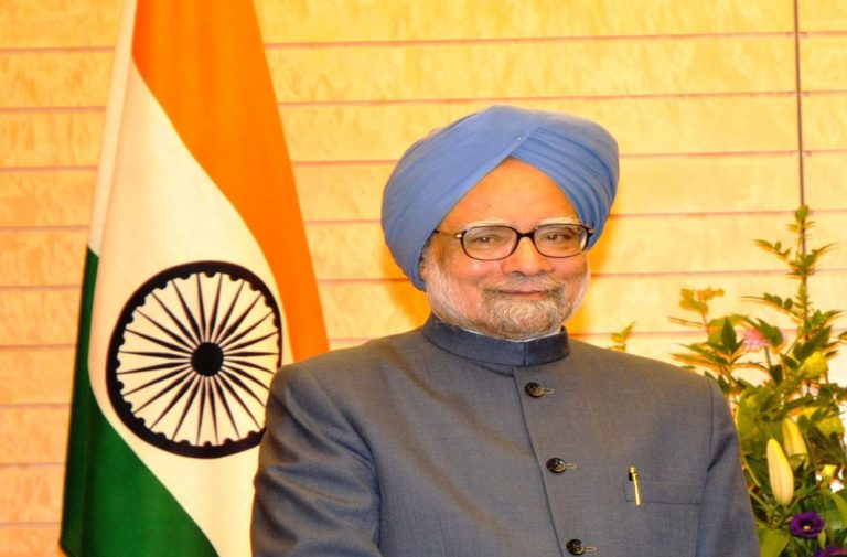 Manmohan Singh, other Cong leaders write to President about “threatening” language used by Modi