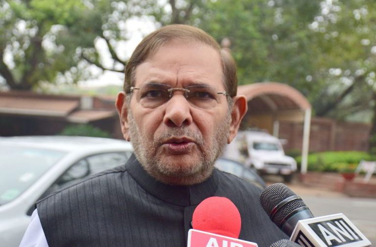 SC allows rebel JD (U) leader Sharad Yadav to hold his official bungalow
