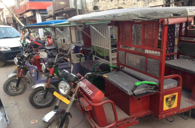 Delhi HC seeks clarification on illegal e-rickshaws