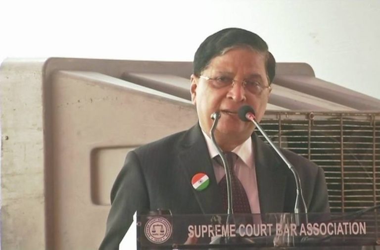 CJI warns against lawyers commenting in media