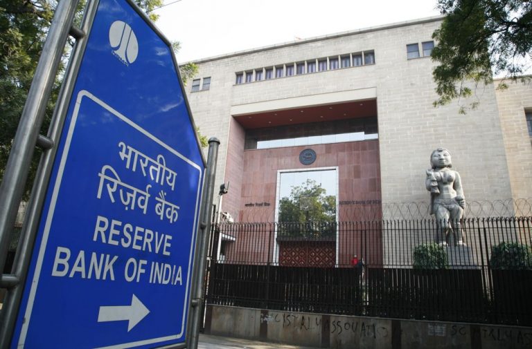 RBI Clamps Down On Punjab And Maha Coop Bank, Customers Cannot Withdraw More Than Rs 1000