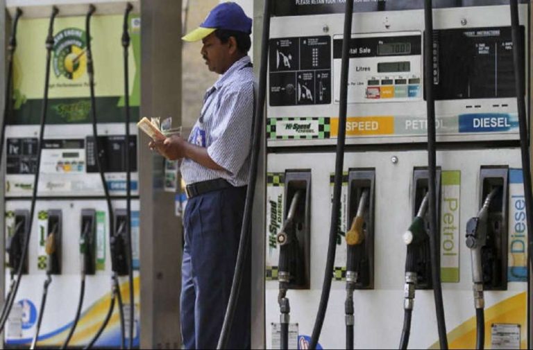 Delhi HC dismisses plea seeking fixing “fair price” for petrol/diesel