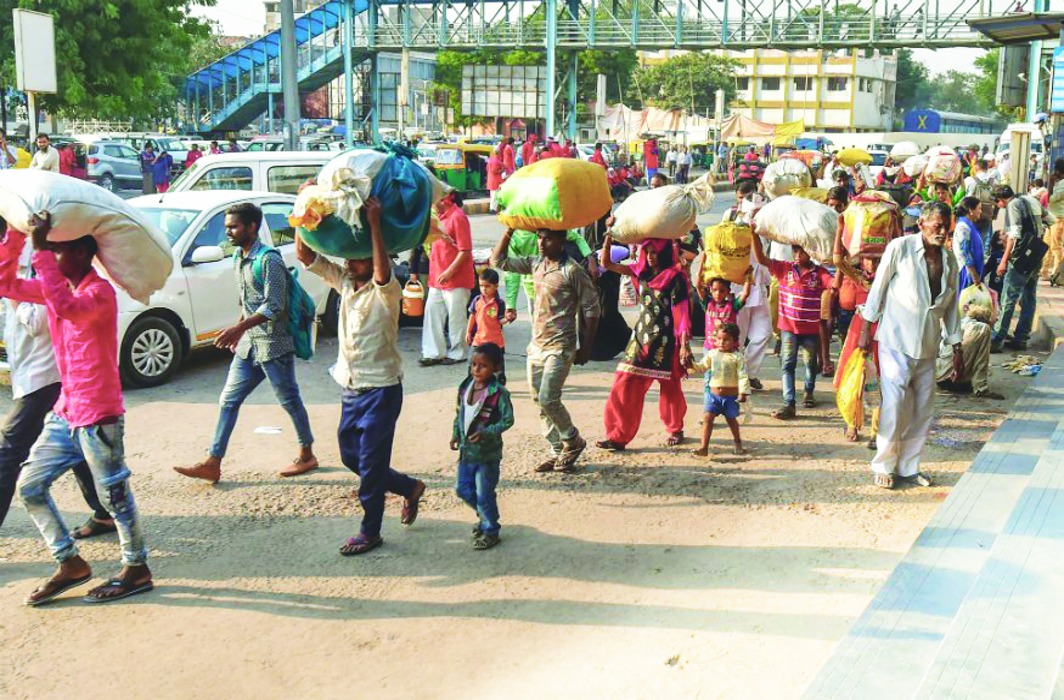 Migrant labourers have been fleeing Gujarat in hordes, using every possible conveyance/Photo: Twitter