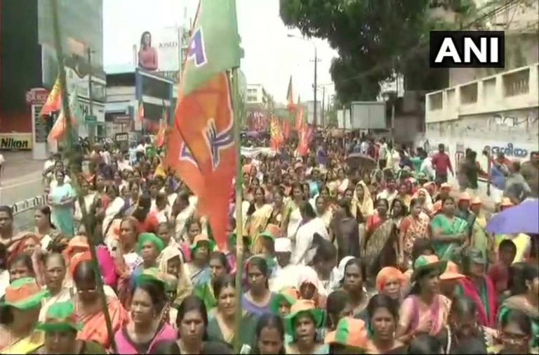 Women devotees and right wing protestors clash over Sabarimala Temple