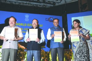 Environment Minister Harsh Vardhan (far left) releasing the draft India Cooling Action Plan/Photo: ozonecell.in