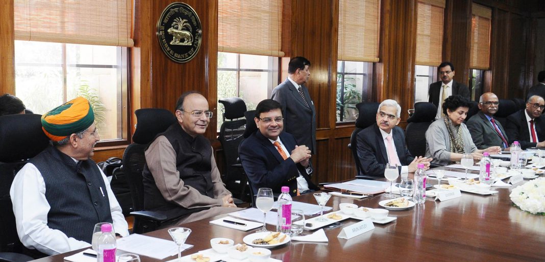 Union Finance Minister Arun Jaitley and RBI Governor Urjit Patel at an RBI meeting/Photo: UNI