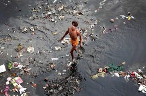 There have been attempts to find an alternative dumping site on the bank of the Yamuna but environmentalists have opposed it/Photo: UNI