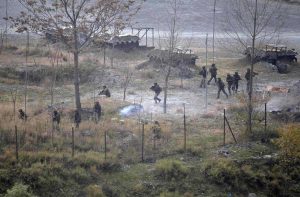 Indian Army soldiers search for suspected militants after a gunbattle in Mohra, Uri Sector, on December 5, 2014/Photo: UNI