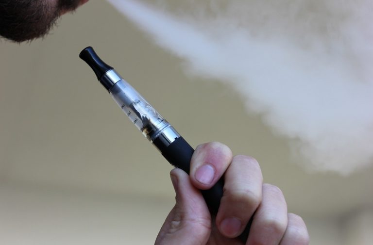 Government Approves Ordinance to Ban E-cigarettes Across Country