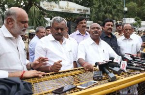 Supreme Court To Pass Order On Wednesday at 10.30 am on 15 rebel MLAs' plea on their resignations.