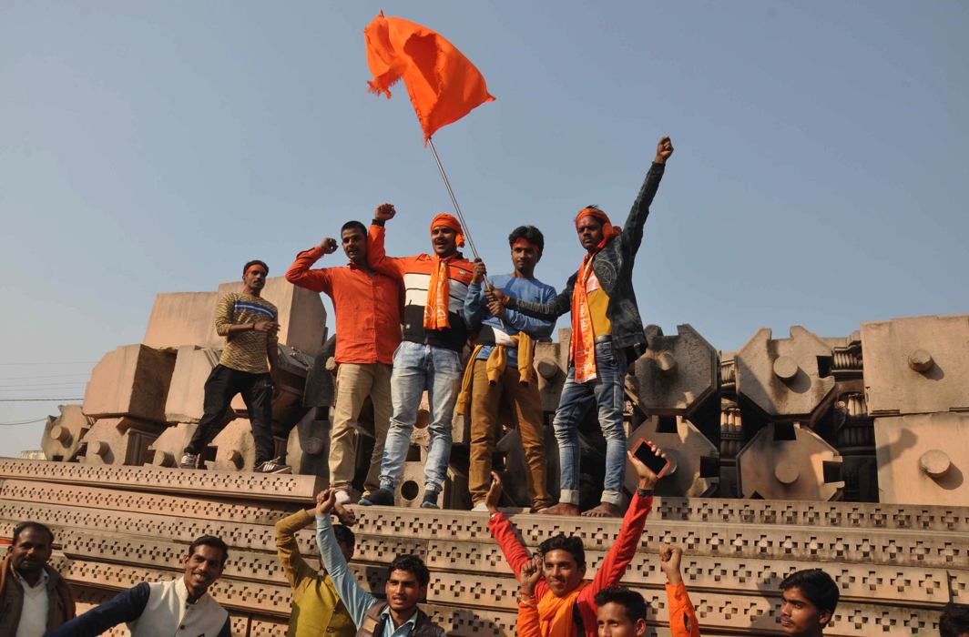 Vishwa Hindu Parishad workers at the disputed site in Ayodhya/Photo: UNI