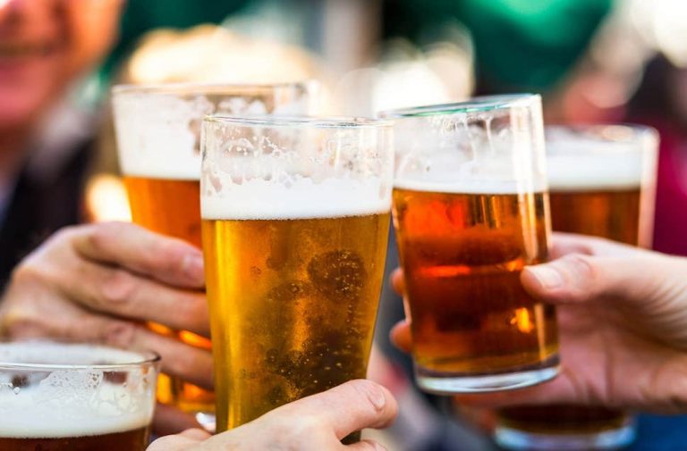 Delhi HC dismisses challenge to Drinking Age Limit, says Prohibition on Buying only