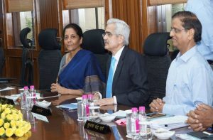 Union Finance Minister Nirmala Sitharaman with Reserve Bank of India Governor Shaktikanta Das (centre) at an RBI Board meeting, in New Delhi/Photo: UNI