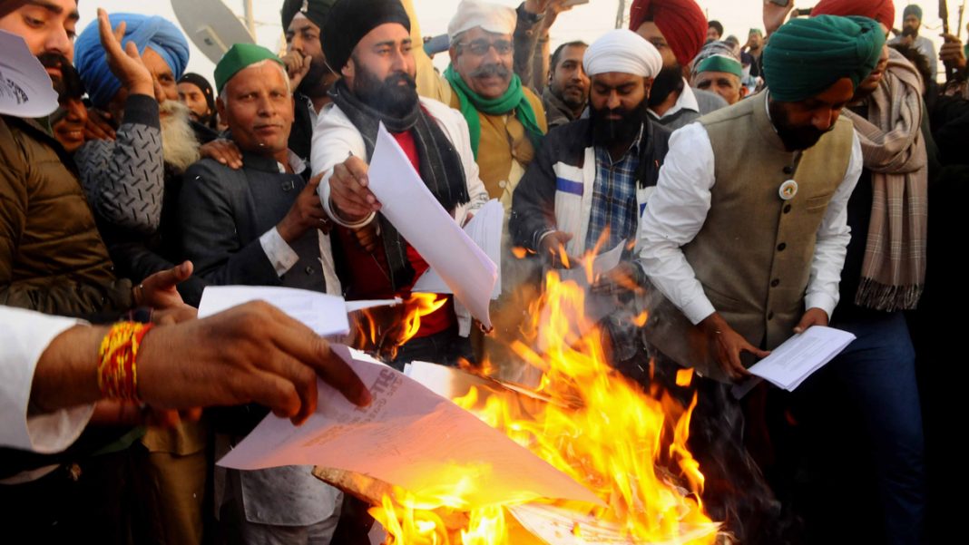 Farmers-burning-copies-of-the-farm-laws-during-Lohri-celebrations