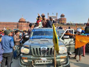 Farmers-seen-outside-the-Red-Fort-in-a-vehicle