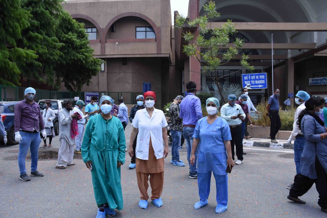 Nurse Doc Health workers in Covid Hospital UNI (3)