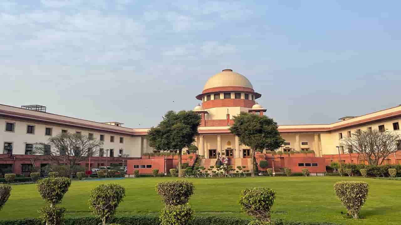 Supreme Court Rejects Plea Seeking Removal Of Manu Statue From ...