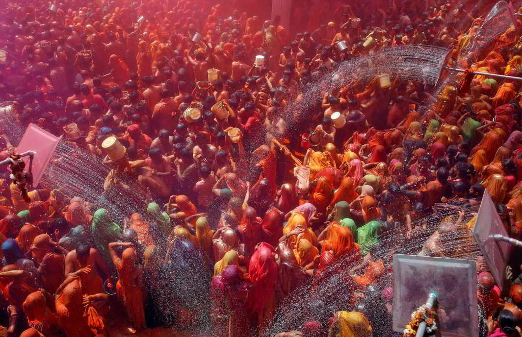 COLOUR SHOWER: Hindu devotees take part in "Huranga", a game played between men and women a day after Holi, at Dauji temple near the northern city of Mathura, Reuters/UNI