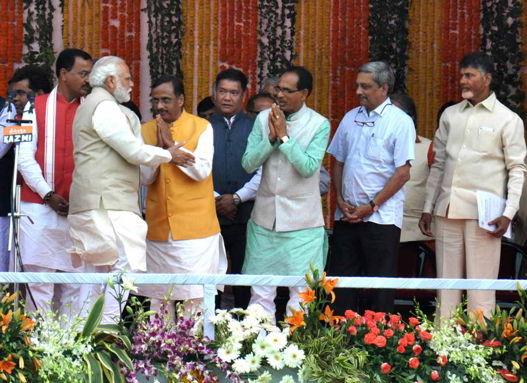 Modi greets BJP leaders on the occasion of the swearing-in of Adityanath Yogi, the new UP CM