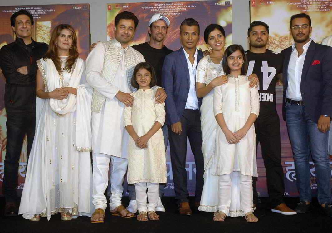 PLAYING MENTOR: Bollywood actor Hrithik Roshan with Marathi actors Sonali Khare and Subodh Bhave and Mukta Barve and others during the trailer launch of upcoming Marathi film Hrudayantar, in Mumbai, UNI