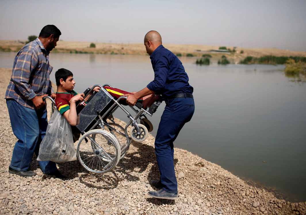 NOWHERE PEOPLE: Displaced Iraqis cross the Tigris as Iraqi forces battle Islamic State militants in western Mosul, Reuters/UNI
