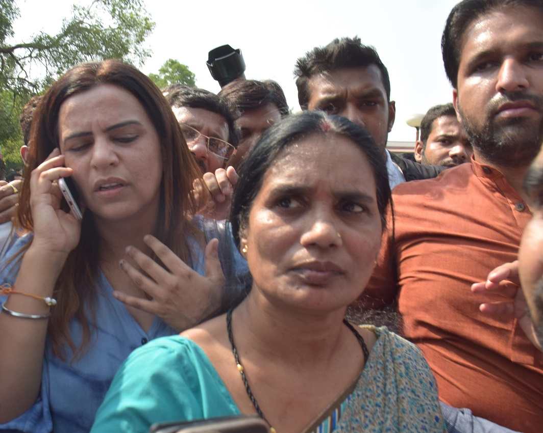 Mother of Nirbhaya, Asha Devi welcomes death warrant to the convicts