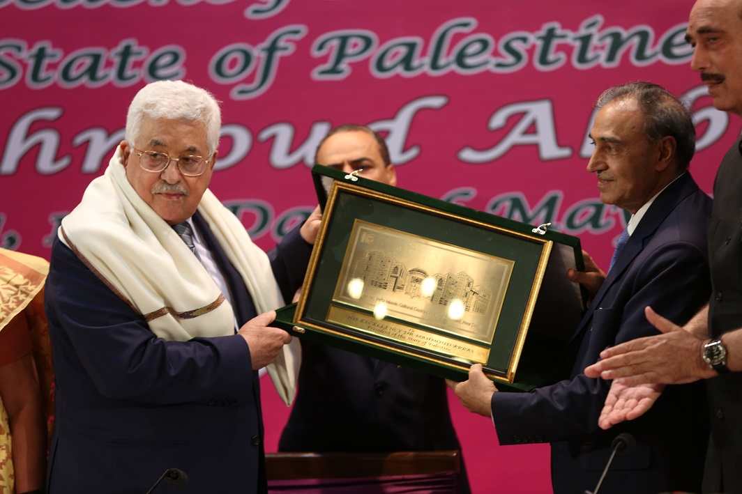 Palestinian President Abbas asks Modi to help bring peace to Middle East