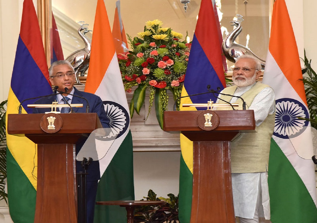 Modi meets his Mauritian counterpart